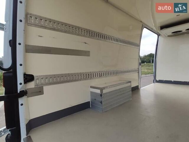 Белый Мерседес Sprinter, объемом двигателя 0 л и пробегом 281 тыс. км за 29000 $, фото 46 на Automoto.ua