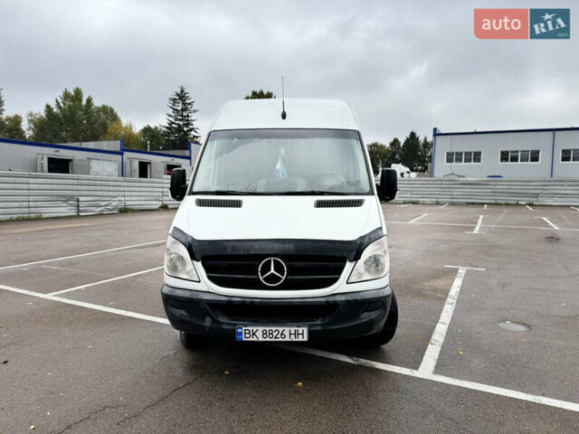 Белый Мерседес Sprinter, объемом двигателя 3.22 л и пробегом 400 тыс. км за 16500 $, фото 1 на Automoto.ua