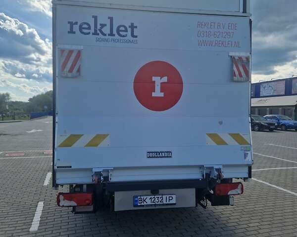 Белый Мерседес Sprinter, объемом двигателя 3 л и пробегом 470 тыс. км за 27700 $, фото 2 на Automoto.ua