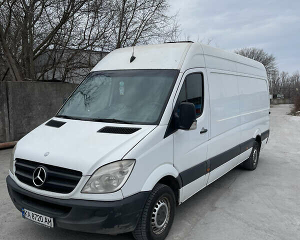 Белый Мерседес Sprinter, объемом двигателя 2.2 л и пробегом 497 тыс. км за 10900 $, фото 9 на Automoto.ua