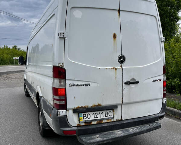 Белый Мерседес Sprinter, объемом двигателя 2.2 л и пробегом 426 тыс. км за 7900 $, фото 3 на Automoto.ua