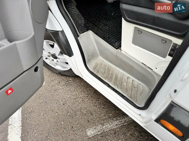 Белый Мерседес Sprinter, объемом двигателя 3.22 л и пробегом 400 тыс. км за 16500 $, фото 17 на Automoto.ua