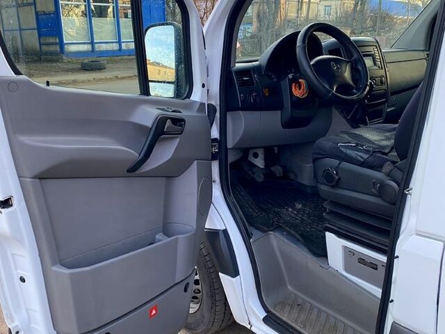 Белый Мерседес Sprinter, объемом двигателя 2.1 л и пробегом 500 тыс. км за 13000 $, фото 7 на Automoto.ua