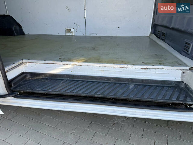 Белый Мерседес Sprinter, объемом двигателя 2.2 л и пробегом 425 тыс. км за 13800 $, фото 19 на Automoto.ua