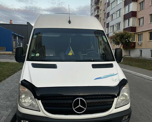 Белый Мерседес Sprinter, объемом двигателя 2.15 л и пробегом 625 тыс. км за 18750 $, фото 1 на Automoto.ua