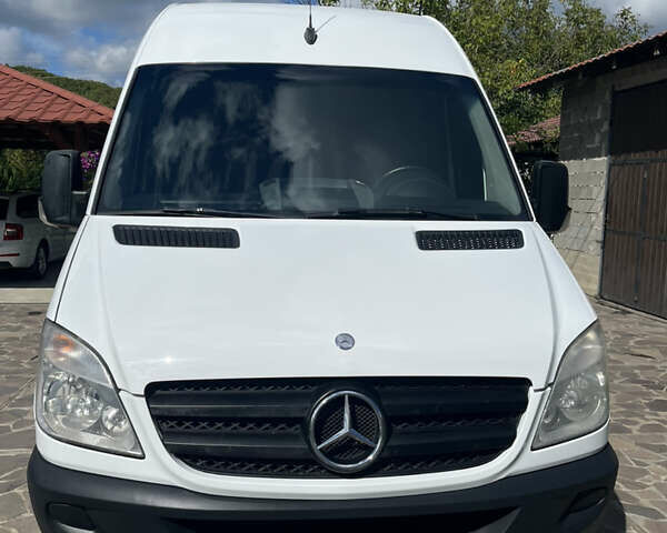 Белый Мерседес Sprinter, объемом двигателя 2.14 л и пробегом 360 тыс. км за 12900 $, фото 2 на Automoto.ua