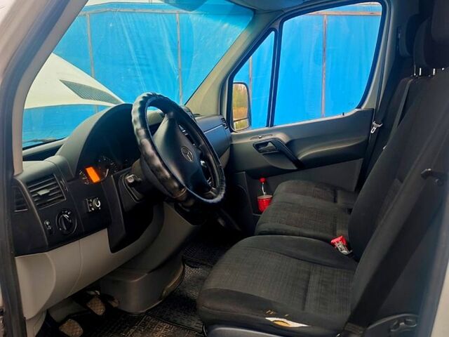 Белый Мерседес Sprinter, объемом двигателя 2.1 л и пробегом 280 тыс. км за 8500 $, фото 5 на Automoto.ua