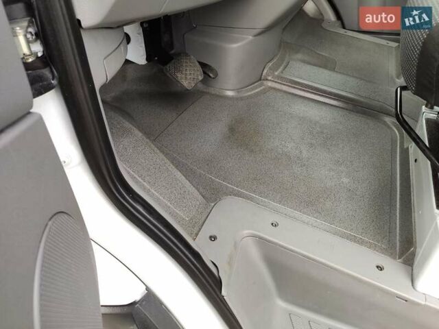 Белый Мерседес Sprinter, объемом двигателя 0 л и пробегом 281 тыс. км за 29000 $, фото 19 на Automoto.ua