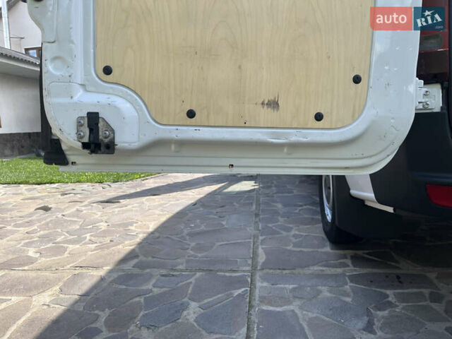 Белый Мерседес Sprinter, объемом двигателя 2.14 л и пробегом 360 тыс. км за 12900 $, фото 22 на Automoto.ua