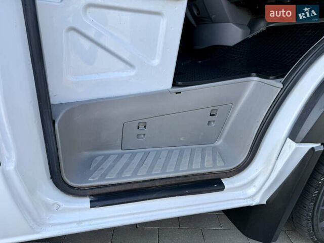Белый Мерседес Sprinter, объемом двигателя 2.2 л и пробегом 425 тыс. км за 13800 $, фото 24 на Automoto.ua