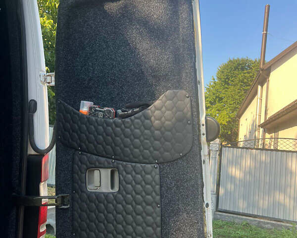 Белый Мерседес Sprinter, объемом двигателя 2.99 л и пробегом 580 тыс. км за 22800 $, фото 11 на Automoto.ua