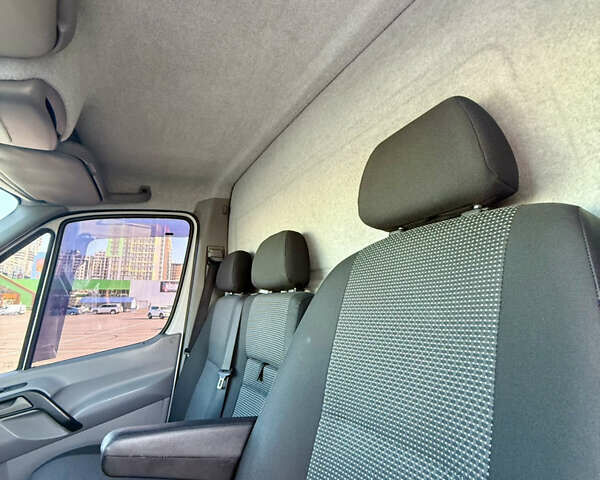 Белый Мерседес Sprinter, объемом двигателя 2.2 л и пробегом 425 тыс. км за 13800 $, фото 31 на Automoto.ua