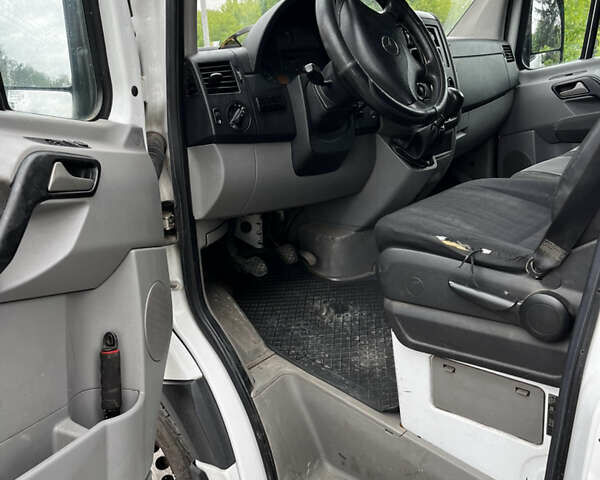 Белый Мерседес Sprinter, объемом двигателя 2.2 л и пробегом 426 тыс. км за 7900 $, фото 13 на Automoto.ua