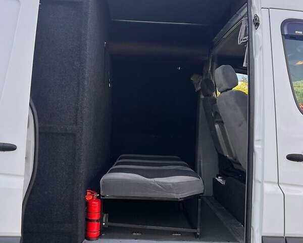 Белый Мерседес Sprinter, объемом двигателя 2.99 л и пробегом 570 тыс. км за 15700 $, фото 1 на Automoto.ua
