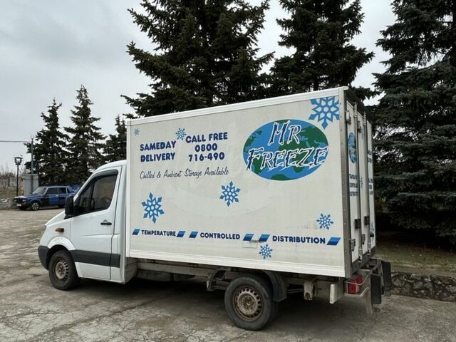 Белый Мерседес Sprinter, объемом двигателя 2.1 л и пробегом 462 тыс. км за 12400 $, фото 2 на Automoto.ua