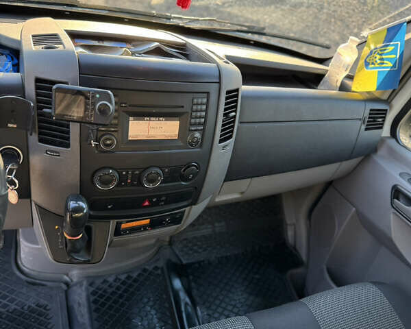 Белый Мерседес Sprinter, объемом двигателя 2.99 л и пробегом 369 тыс. км за 25800 $, фото 17 на Automoto.ua