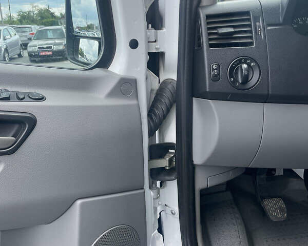 Білий Мерседес Sprinter, об'ємом двигуна 2.2 л та пробігом 277 тис. км за 12800 $, фото 5 на Automoto.ua