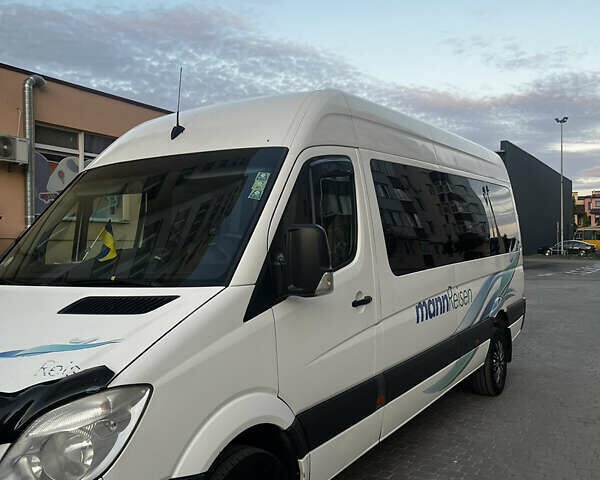 Белый Мерседес Sprinter, объемом двигателя 2.15 л и пробегом 625 тыс. км за 18750 $, фото 2 на Automoto.ua