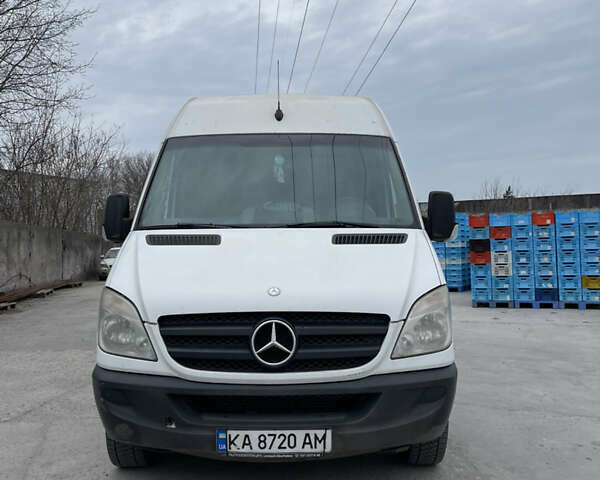 Белый Мерседес Sprinter, объемом двигателя 2.2 л и пробегом 497 тыс. км за 10900 $, фото 19 на Automoto.ua