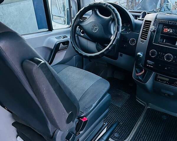 Білий Мерседес Sprinter, об'ємом двигуна 2.14 л та пробігом 430 тис. км за 22000 $, фото 5 на Automoto.ua