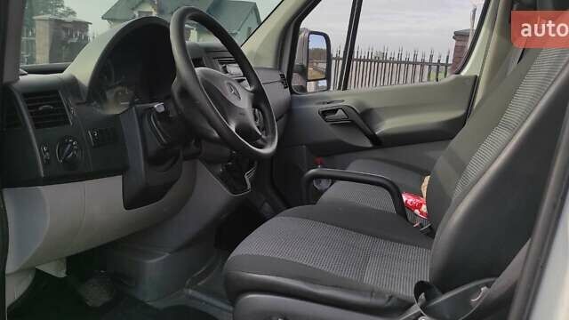 Белый Мерседес Sprinter, объемом двигателя 2.2 л и пробегом 266 тыс. км за 12999 $, фото 12 на Automoto.ua