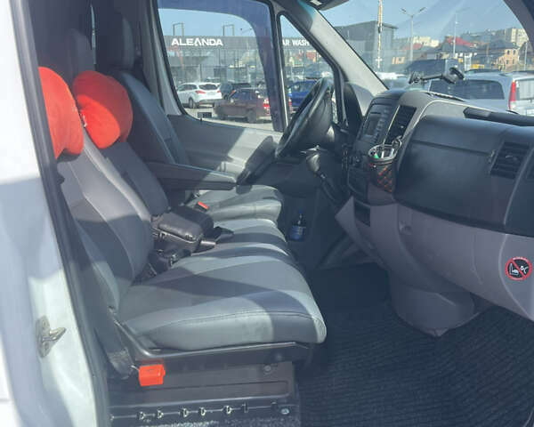 Белый Мерседес Sprinter, объемом двигателя 2.99 л и пробегом 400 тыс. км за 30000 $, фото 11 на Automoto.ua