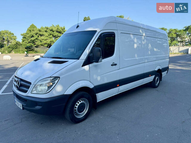 Белый Мерседес Sprinter, объемом двигателя 2.2 л и пробегом 425 тыс. км за 13800 $, фото 2 на Automoto.ua