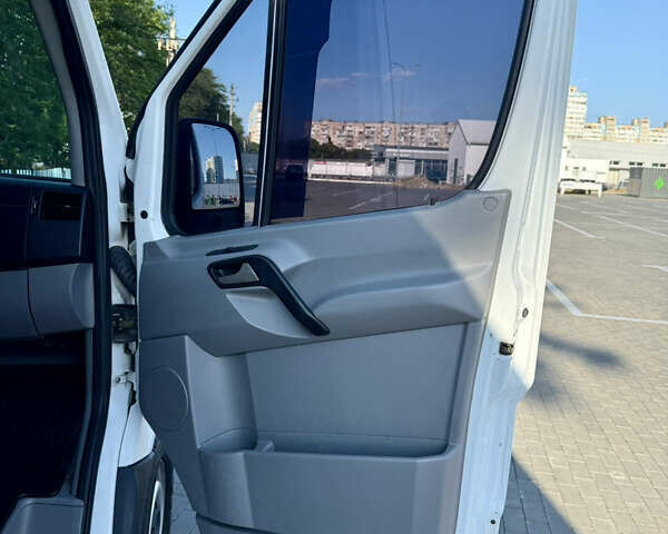Белый Мерседес Sprinter, объемом двигателя 2.2 л и пробегом 425 тыс. км за 13800 $, фото 26 на Automoto.ua
