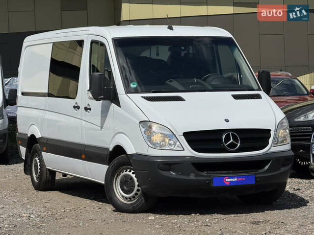 Белый Мерседес Sprinter, объемом двигателя 2.14 л и пробегом 271 тыс. км за 16500 $, фото 3 на Automoto.ua