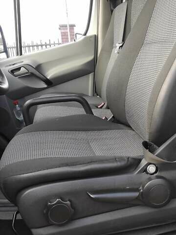 Белый Мерседес Sprinter, объемом двигателя 2.2 л и пробегом 266 тыс. км за 12999 $, фото 13 на Automoto.ua