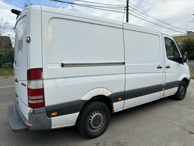Белый Мерседес Sprinter, объемом двигателя 2.1 л и пробегом 447 тыс. км за 11222 $, фото 4 на Automoto.ua