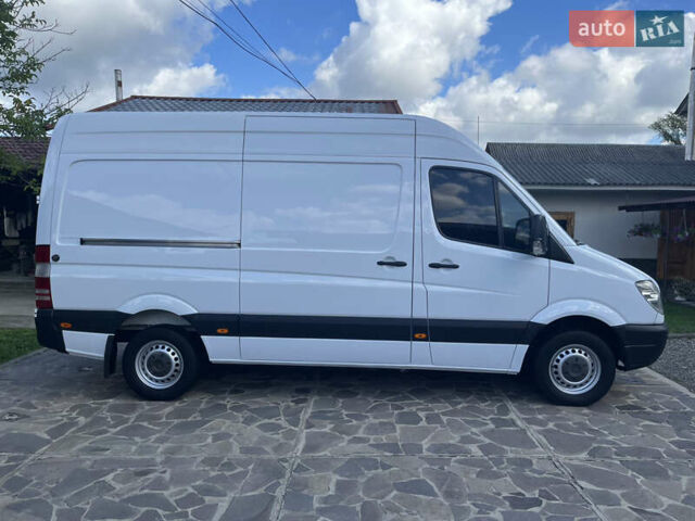 Белый Мерседес Sprinter, объемом двигателя 2.14 л и пробегом 360 тыс. км за 12900 $, фото 3 на Automoto.ua