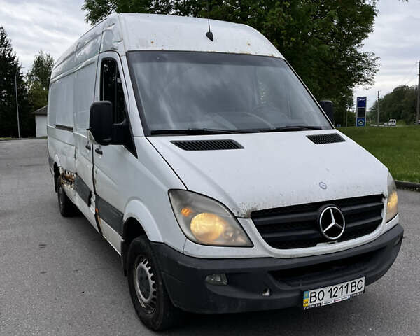 Белый Мерседес Sprinter, объемом двигателя 2.2 л и пробегом 426 тыс. км за 7900 $, фото 1 на Automoto.ua