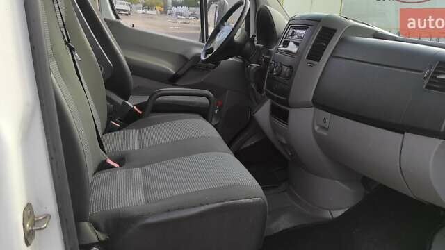 Белый Мерседес Sprinter, объемом двигателя 2.2 л и пробегом 266 тыс. км за 12999 $, фото 19 на Automoto.ua