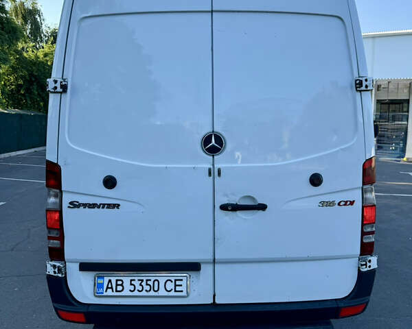 Белый Мерседес Sprinter, объемом двигателя 2.2 л и пробегом 425 тыс. км за 13800 $, фото 6 на Automoto.ua