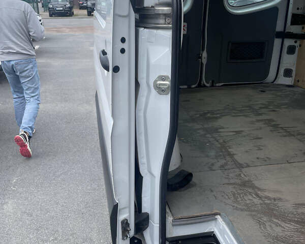 Білий Мерседес Sprinter, об'ємом двигуна 2.2 л та пробігом 277 тис. км за 12800 $, фото 23 на Automoto.ua