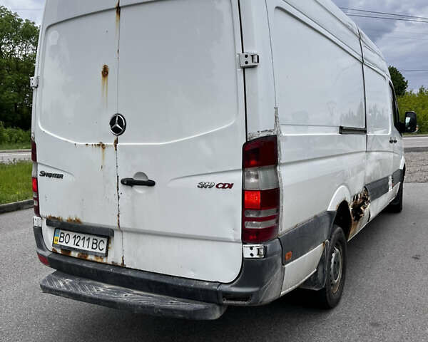 Белый Мерседес Sprinter, объемом двигателя 2.2 л и пробегом 426 тыс. км за 7900 $, фото 2 на Automoto.ua