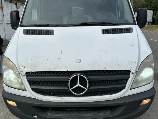 Белый Мерседес Sprinter, объемом двигателя 2.1 л и пробегом 447 тыс. км за 11222 $, фото 7 на Automoto.ua