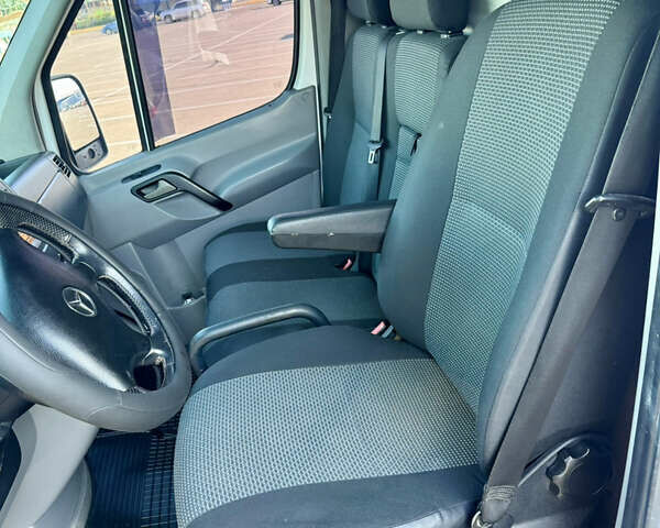 Белый Мерседес Sprinter, объемом двигателя 2.2 л и пробегом 425 тыс. км за 13800 $, фото 33 на Automoto.ua