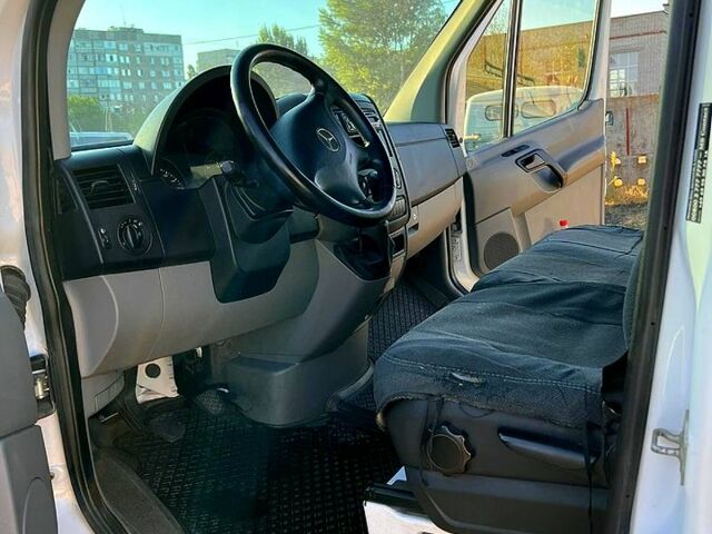 Білий Мерседес Sprinter, об'ємом двигуна 2.1 л та пробігом 303 тис. км за 10800 $, фото 2 на Automoto.ua