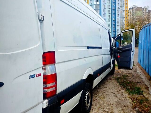 Белый Мерседес Sprinter, объемом двигателя 2.1 л и пробегом 280 тыс. км за 8500 $, фото 2 на Automoto.ua