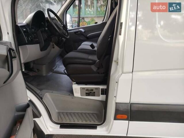 Белый Мерседес Sprinter, объемом двигателя 0 л и пробегом 186 тыс. км за 29900 $, фото 12 на Automoto.ua