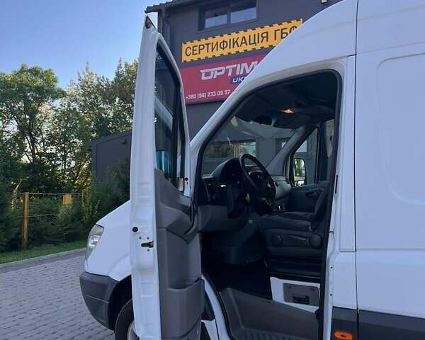 Белый Мерседес Sprinter, объемом двигателя 2.99 л и пробегом 570 тыс. км за 15700 $, фото 3 на Automoto.ua