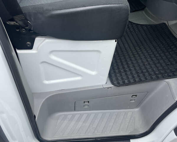 Білий Мерседес Sprinter, об'ємом двигуна 2.2 л та пробігом 277 тис. км за 12800 $, фото 30 на Automoto.ua