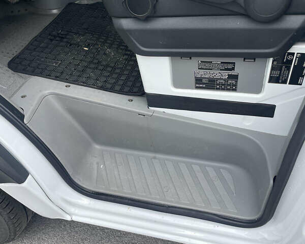 Білий Мерседес Sprinter, об'ємом двигуна 2.2 л та пробігом 277 тис. км за 12800 $, фото 4 на Automoto.ua