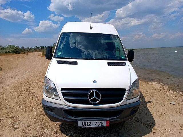 Белый Мерседес Sprinter, объемом двигателя 2.1 л и пробегом 365 тыс. км за 12300 $, фото 1 на Automoto.ua