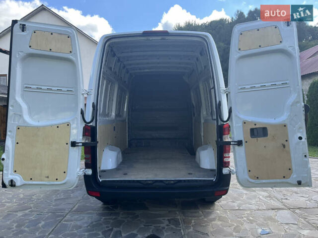Белый Мерседес Sprinter, объемом двигателя 2.14 л и пробегом 360 тыс. км за 12900 $, фото 21 на Automoto.ua