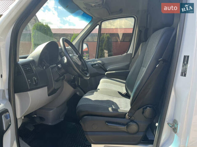 Белый Мерседес Sprinter, объемом двигателя 2.14 л и пробегом 360 тыс. км за 12900 $, фото 9 на Automoto.ua