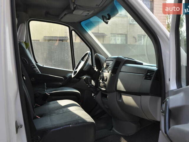 Белый Мерседес Sprinter, объемом двигателя 2.1 л и пробегом 480 тыс. км за 13000 $, фото 4 на Automoto.ua