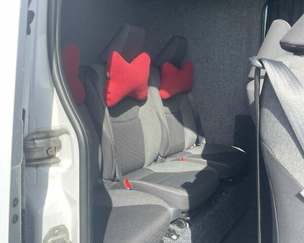 Белый Мерседес Sprinter, объемом двигателя 2.99 л и пробегом 400 тыс. км за 30000 $, фото 9 на Automoto.ua